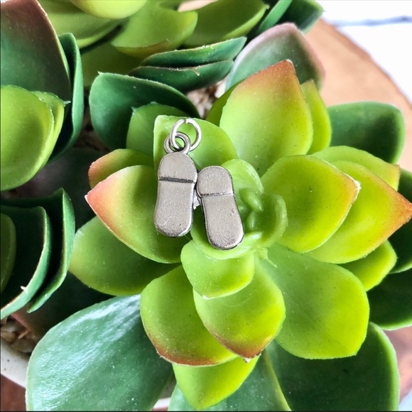 Baby Booties silver charm NEW - Picture 2 of 5